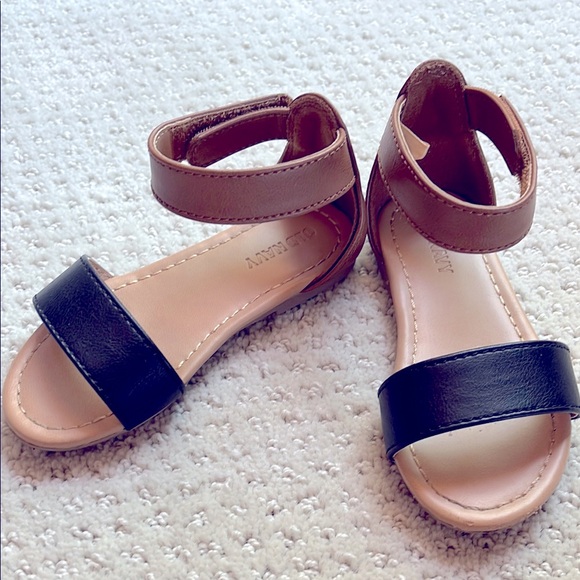 Old Navy Other - Stylish Brown and Black Kids Sandals
Old Navy size 7